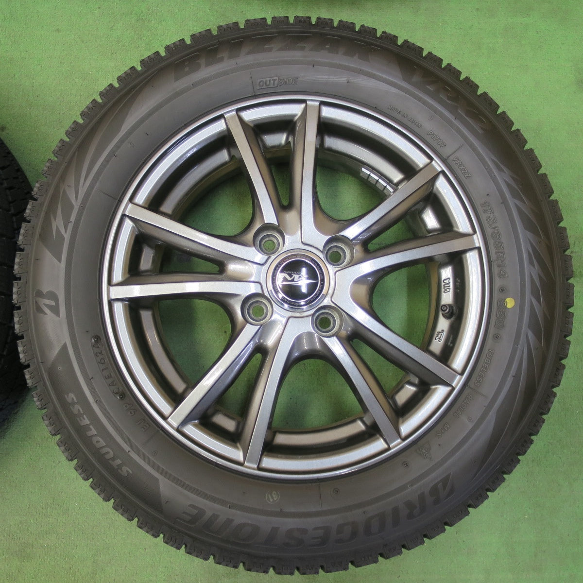 バリ溝!24年!キレイ!ほぼ10分★スタッドレス 175/65R14 ブリヂストン ブリザック VRX2 NIRVANA NV ニルヴァーナ ニルバーナ 14インチ PCD100/4H★5050508イス