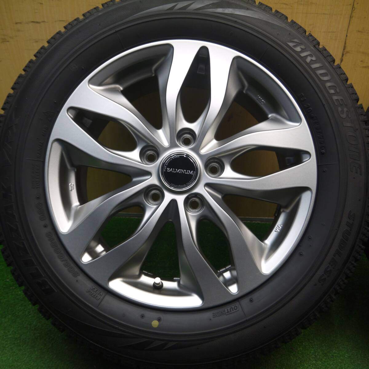 バリ溝!キレイ!9.5分★スタッドレス 205/60R16 ブリヂストン ブリザック VRX BALMINUM バルミナ 16インチ PCD114.3/5H★5022610Hス