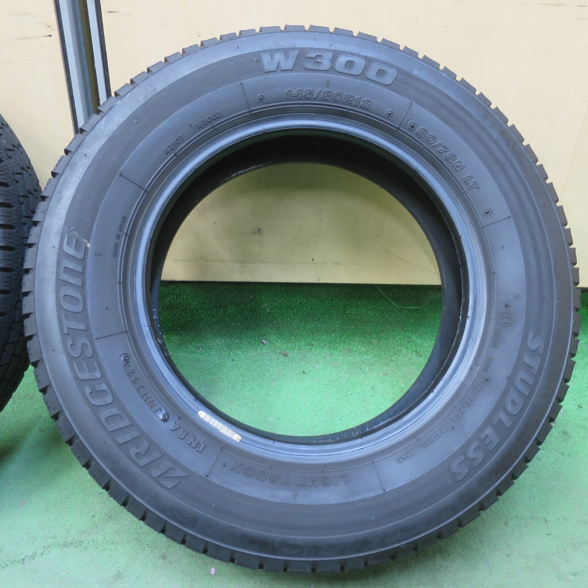 4本価格!24年◎スタッドレス 145/80R12 80/78N ブリヂストン W300 タイヤ 12インチ 軽トラック 軽バン エブリィ キャリイ ハイゼット 等◎6101303イスタ