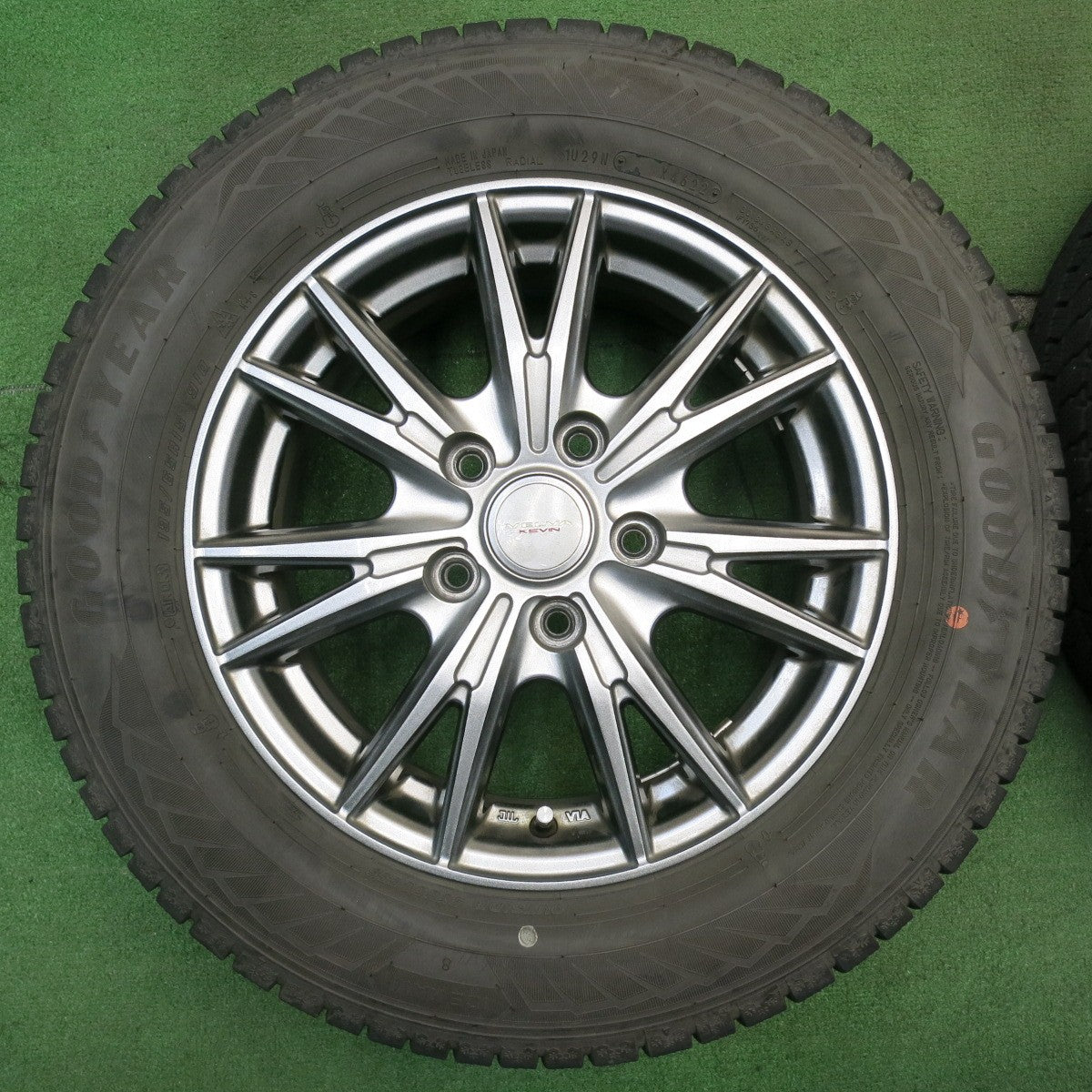 バリ溝!22年!キレイ!9分★スタッドレス 195/65R15 グッドイヤー アイスナビ8 VELVA KEVIN ヴェルヴァ 15インチ PCD114.3/5H★5050405NJス