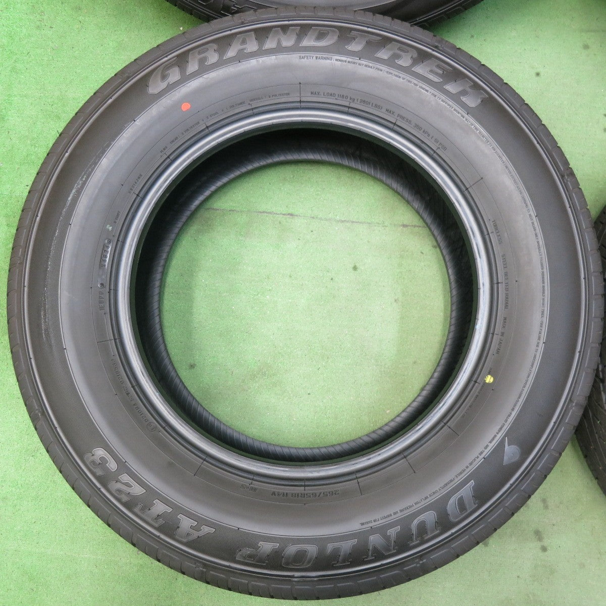 新車外し!24年★265/65R18 ダンロップ グラントレック AT23 タイヤ 18インチ ランクル 250 VX 300 等★5062401SYノタ