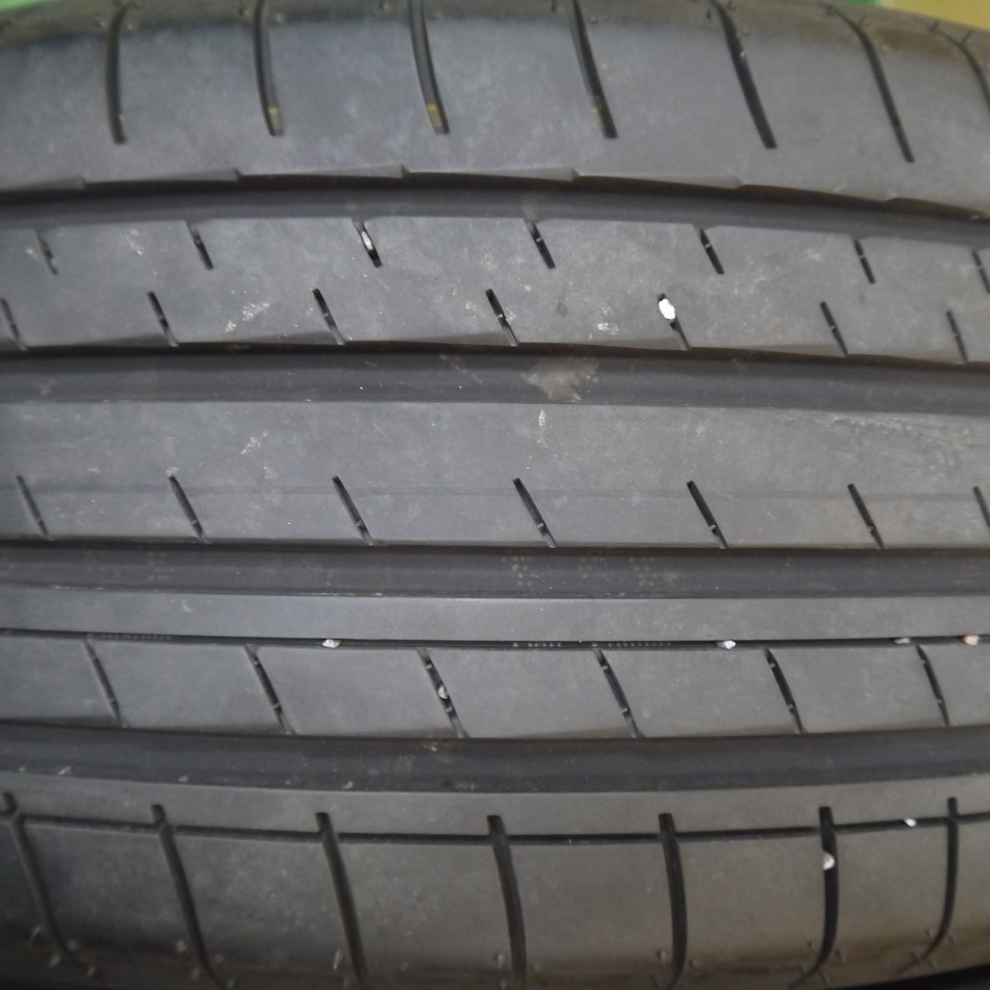 バリ溝!24年!9.5分★225/60R17 ヨコハマ アドバン V61 タイヤ 17インチ レクサス LBX アルファード ヴェルファイア 等★5121701Hノタ