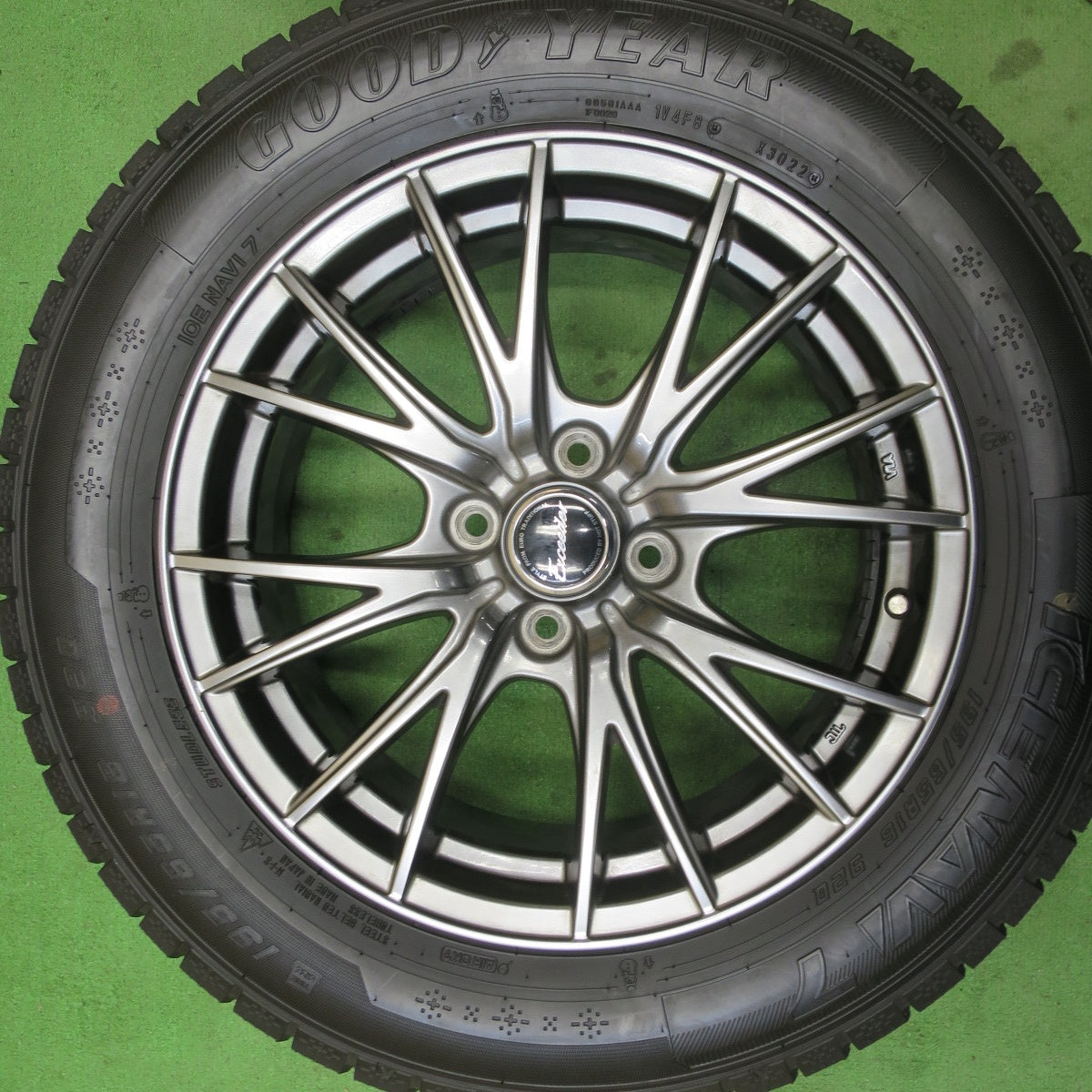 バリ溝!22年!キレイ!9.5分★スタッドレス 195/65R16 グッドイヤー アイスナビ7 Exceeder エクシーダー 16インチ PCD100/4H★5051701TTス