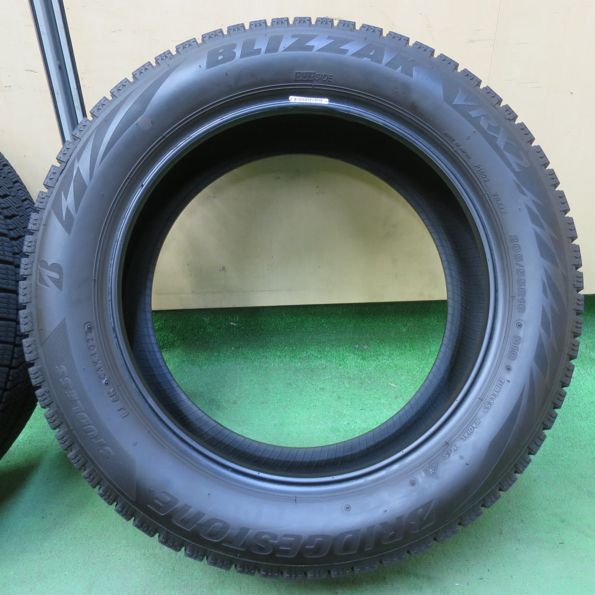 バリ溝!22年!9.5分★スタッドレス 205/55R16 ブリヂストン ブリザック VRX2 タイヤ 16インチ プリウス インプレッサ カローラ スポーツ 等★5092004イスタ