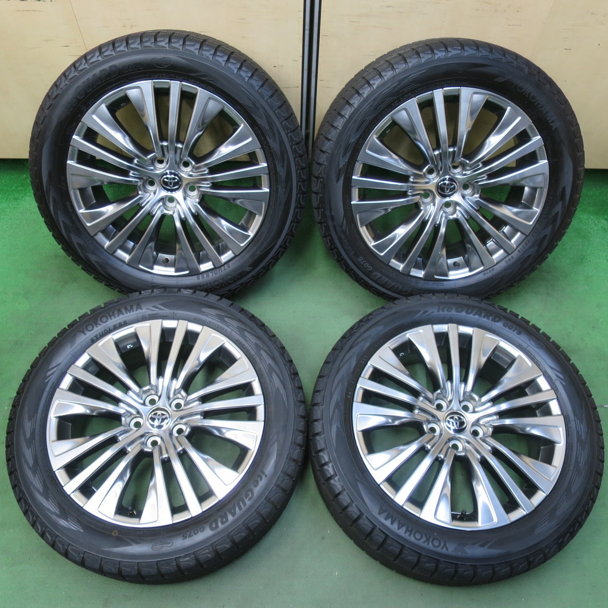 バリ溝!23年!キレイ!ほぼ10分★トヨタ 80系 ハリアー 純正 225/55R19 スタッドレス ヨコハマ アイスガード G075 19インチ PCD114.3/5H★5102710イス