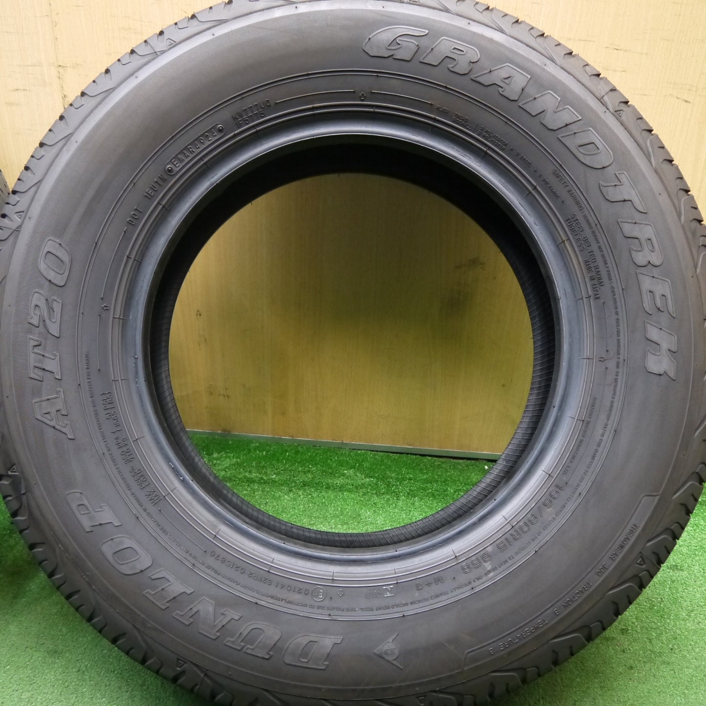 新車外し!24年★195/80R15 ダンロップ AT20 グラントレック タイヤ 15インチ ジムニー シエラ ハイエース 等★5070801Hノタ