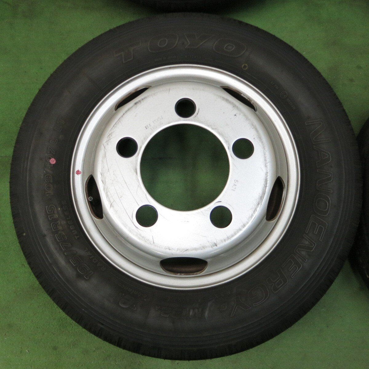 綺麗 21年★トラック タイヤ 195/75R15 109/107L トーヨー ナノエナジー M132A TOPY スチール 115-8C PCD208/5H★5030703ナノ