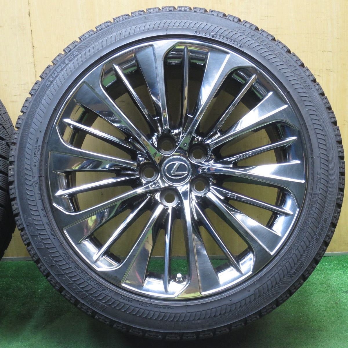 バリ溝!21年!キレイ!9.5分★レクサス LS 500 h 純正 OP 245/45R20 スタッドレス ブリヂストン ブリザック RFT 20インチ PCD120/5H★5062001NJス