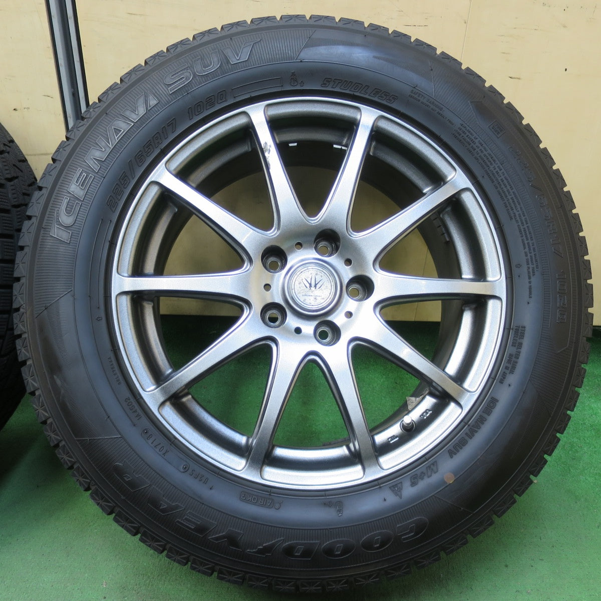 バリ溝!キレイ!9.5分★LOXARNY SPORT BADX 225/65R17 スタッドレス グッドイヤー アイスナビ SUV ロクサーニ スポーツ 17インチ PCD114.3/5H★5100907イス