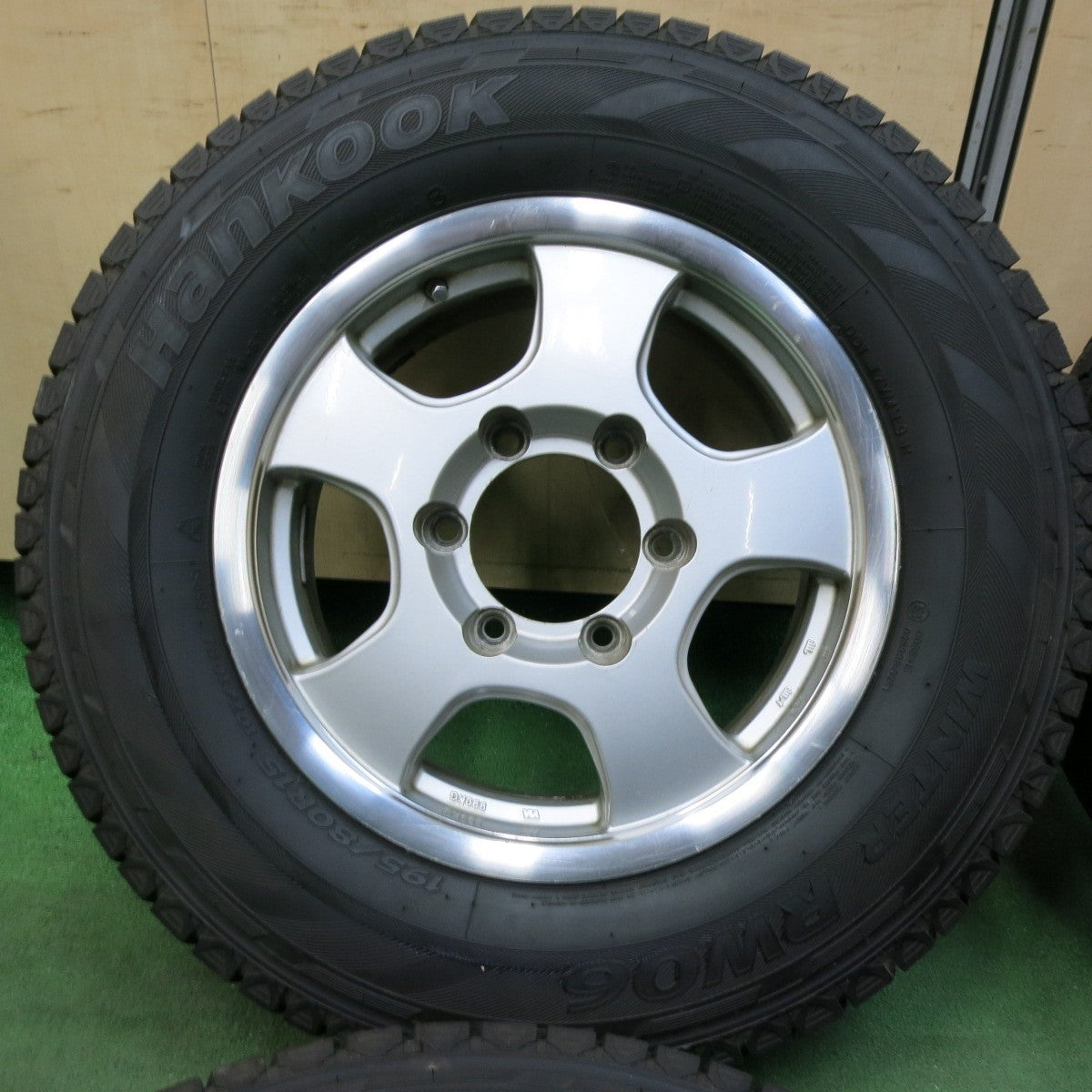 バリ溝!22年!9.5分以上★ハイエース 等 195/80R15 107/105L スタッドレス ハンコック ウインター RW06 社外 アルミ 15インチ PCD139.7/6H★4122508SYス