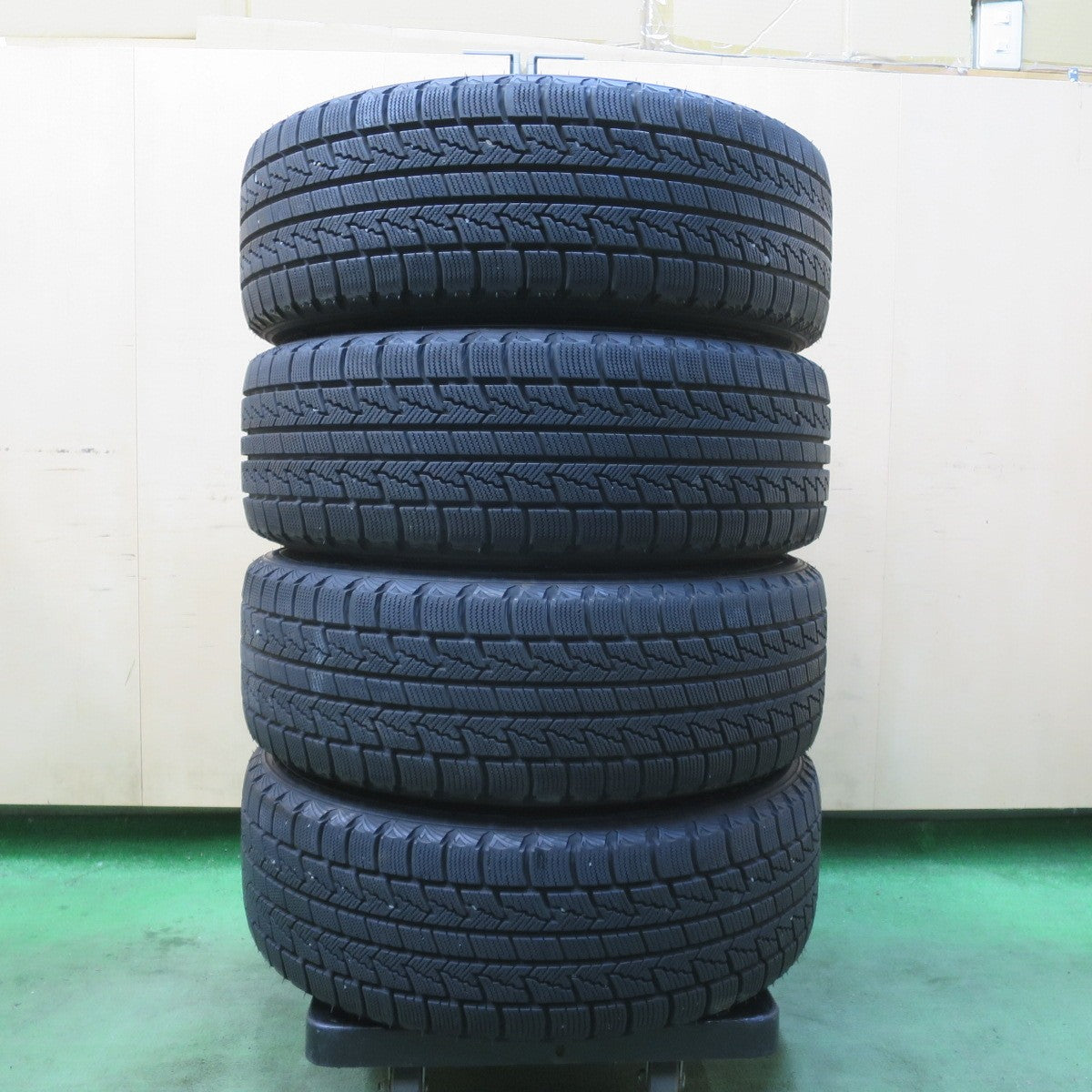 バリ溝!22年!キレイ!9分★LOXARNY SPORT 205/60R16 スタッドレス ネクセン WINGUARD ice ロクサーニ スポーツ 16インチ PCD114.3/5H★6012704イス