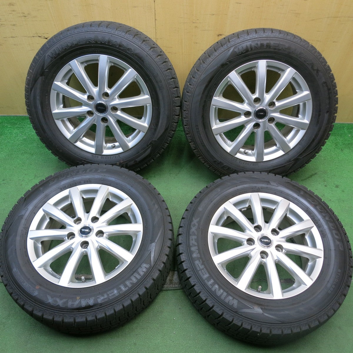 バリ溝!23年!キレイ!9.5分★スタッドレス 215/65R16 ダンロップ ウインターマックス WM02 TOPRUN トップラン 16インチ PCD114.3/5H★5090403HAス