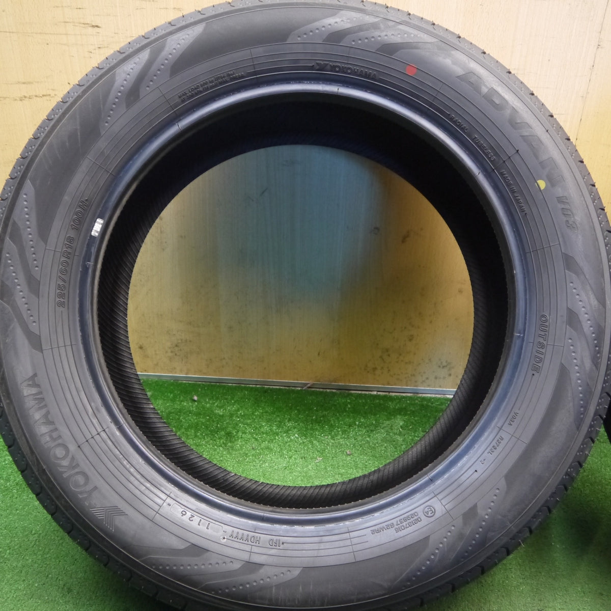 新車外し!26年◎225/60R18 ヨコハマ アドバン V03 タイヤ 18インチ 40系 アルファード ヴェルファイア ハリアー RAV4 レクサス NX 等◎6100707Hノタ