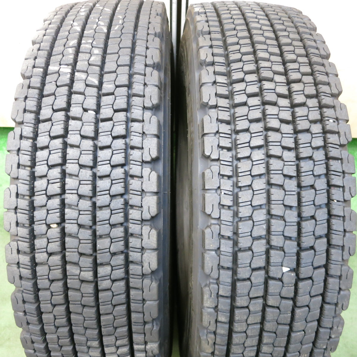 バリ溝!23年!9分!2本★トラック タイヤ 225/80R17.5 123/122L スタッドレス ブリヂストン W900 17.5インチ★5111702ナスタ