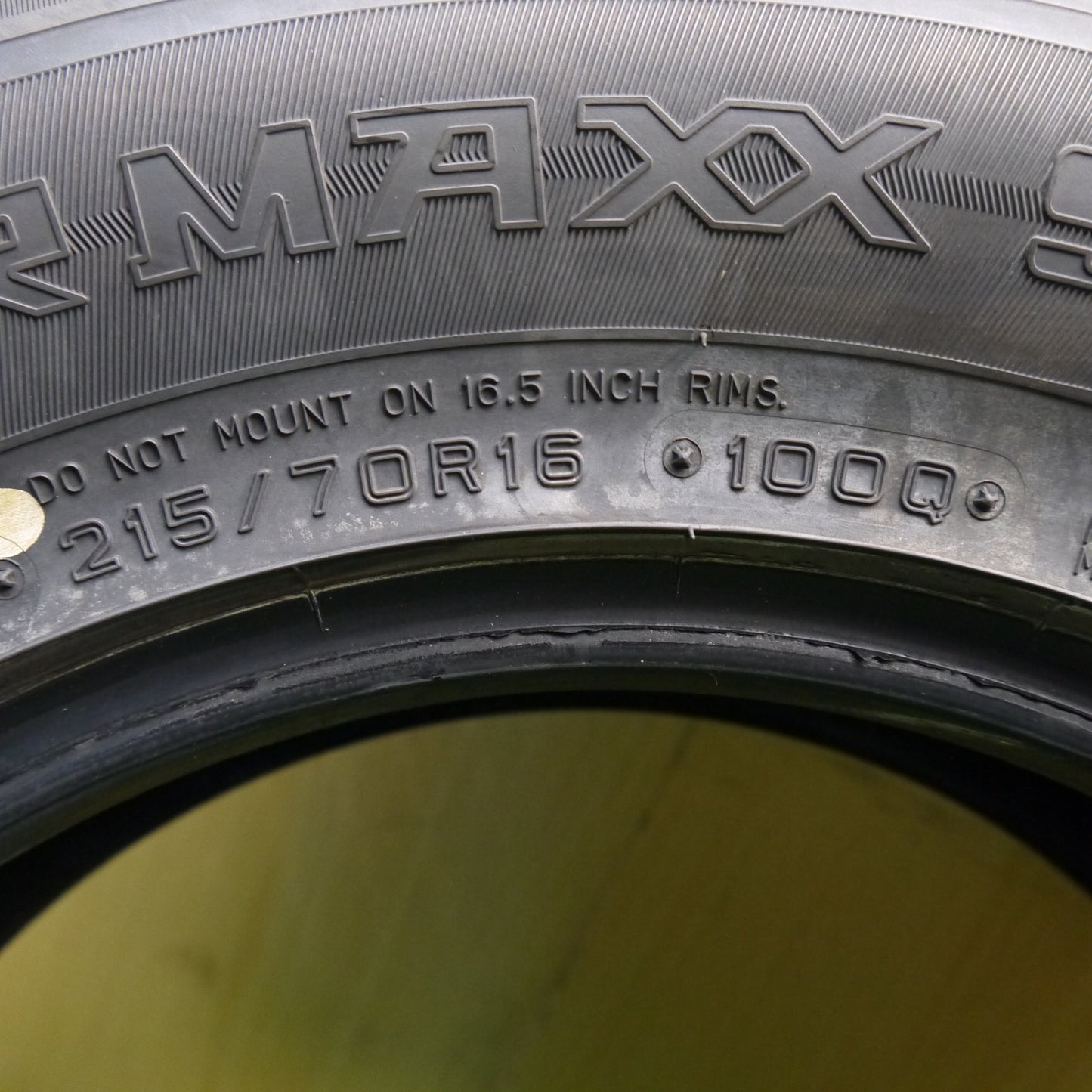 未使用!21年!1本★スタッドレス 215/70R16 ダンロップ ウインターマックス SJ8 SJ8+ タイヤ 16インチ アウトランダー デリカ D:5 等★5051207Hスタ