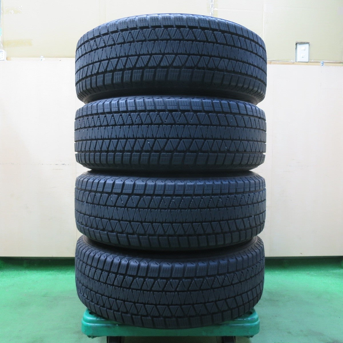バリ溝!キレイ!9分★スタッドレス 225/65R17 ブリヂストン ブリザック DM-V3 ECO FORME エコフォルム 17インチ PCD114.3/5H★5031306イス