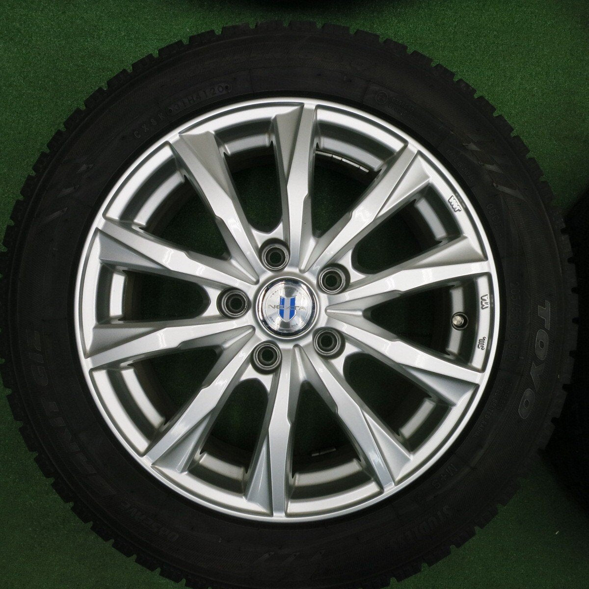 バリ溝!キレイ!9.5分★スタッドレス 205/55R16 トーヨー オブザーブ ガリット GIZ NEXTA ネクスタ 16インチ PCD114.3/5H★5020302TNス