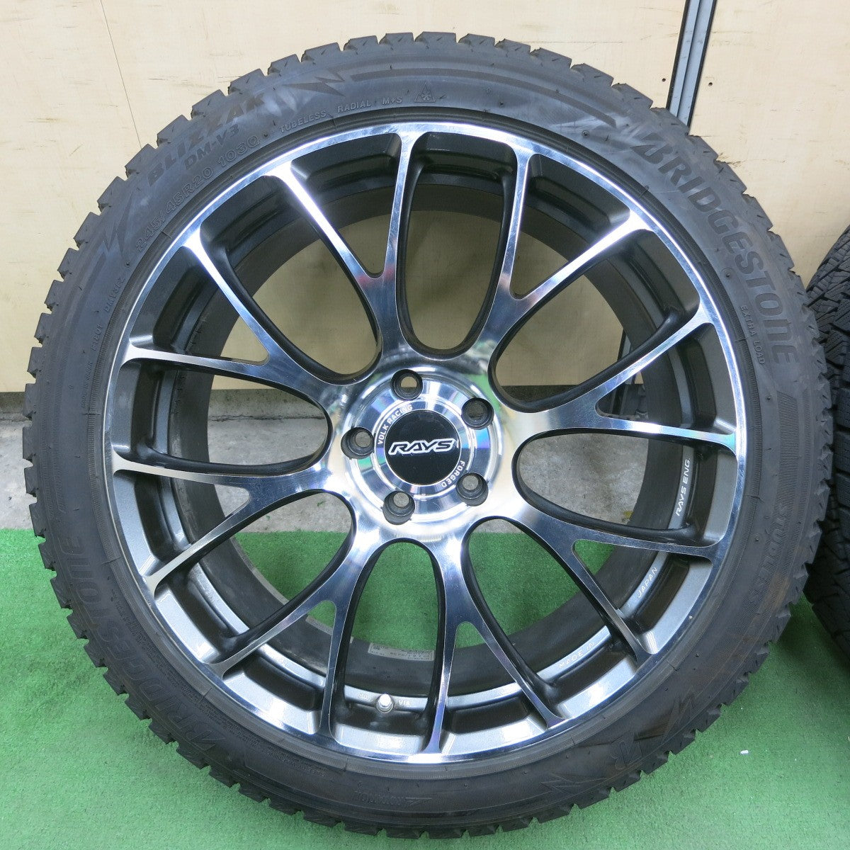 バリ溝!22年!キレイ!9.5分★RAYS VR G16 VOLK RACING 245/45R20 スタッドレス ブリヂストン ブリザック DM-V3 レイズ 20インチ PCD114.3/5H★5043002ナス