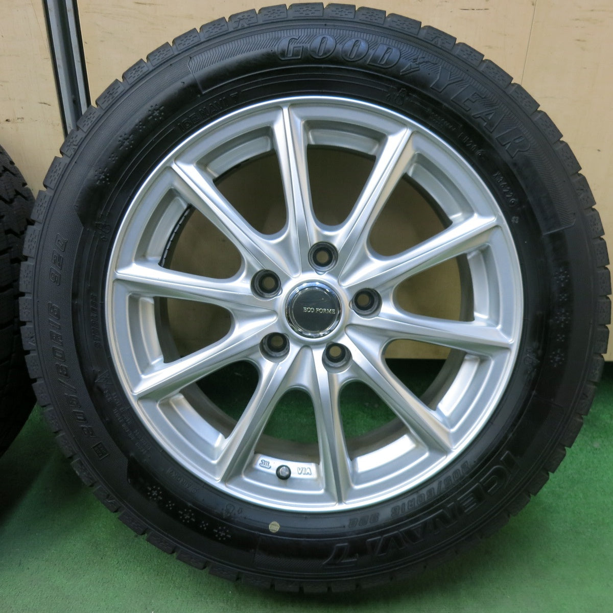 バリ溝!22年!キレイ!ほぼ10分★スタッドレス 205/60R16 グッドイヤー アイスナビ7 ECO FORME エコフォルム 16インチ PCD114.3/5H★5091103SKス