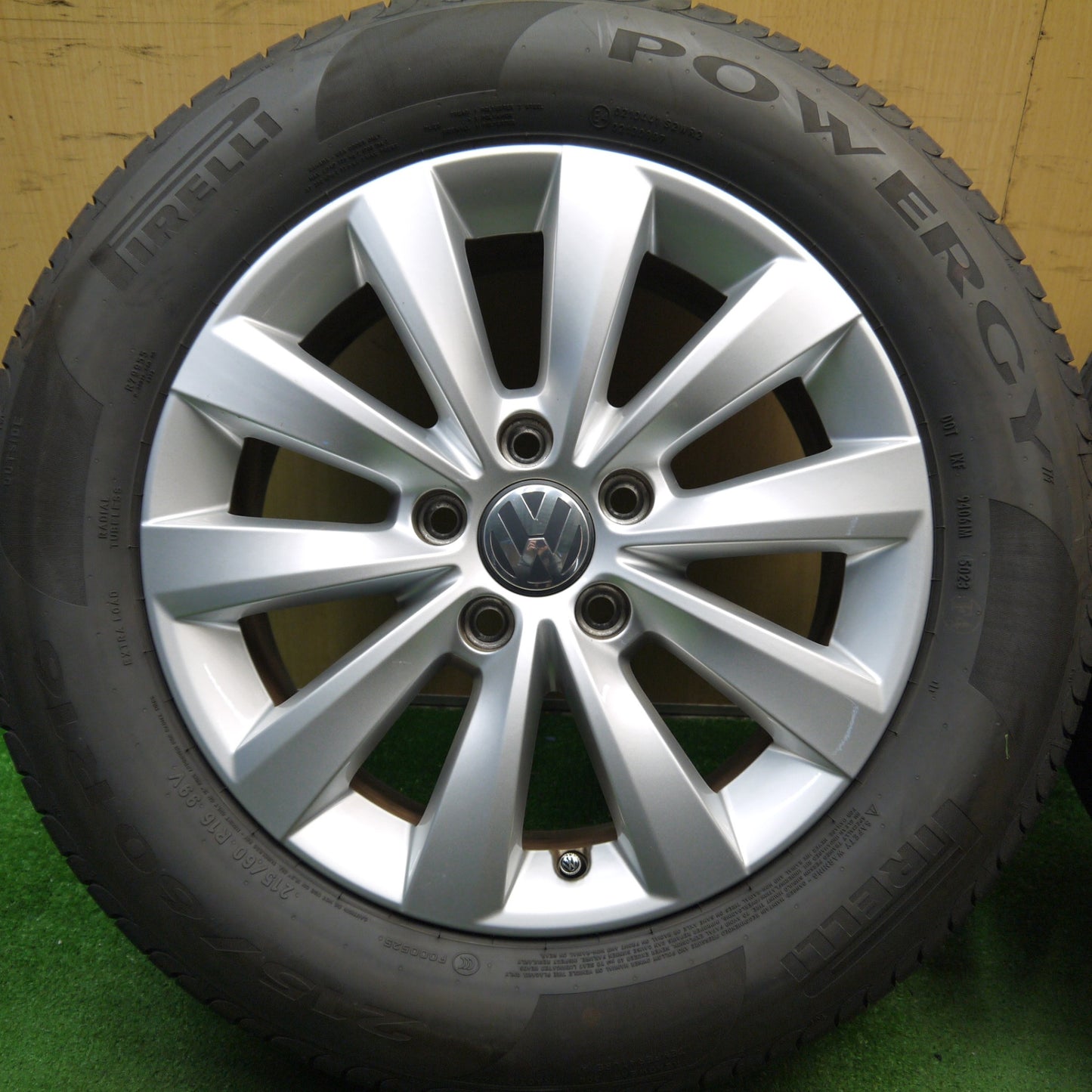 バリ溝!23年!キレイ!9分★ワーゲン ビートル 純正 215/60R16 ピレリ POWERGY パワジー 16インチ PCD112/5H★5042209Hノ