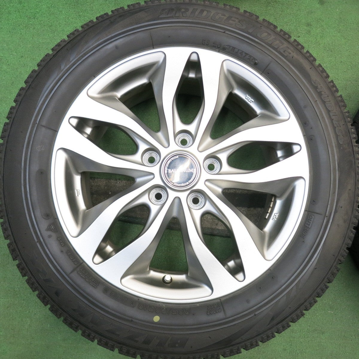 バリ溝!キレイ!8.5分★スタッドレス 205/60R16 ブリヂストン ブリザック VRX BALMINUM バルミナ 16インチ PCD114.3/5H★5092514HAス