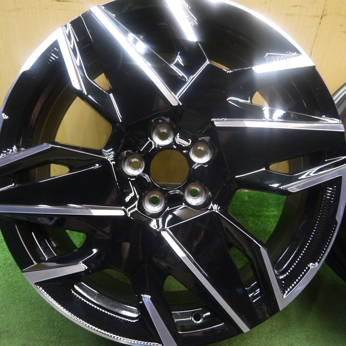 新車外し!2本★プジョー 3008 現行 純正 ホイール 19インチ 19×7.5J PCD108/5H★5092407Hホ