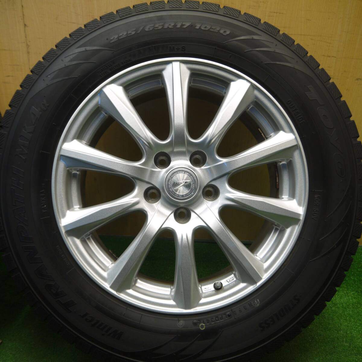 バリ溝!キレイ!9分★スタッドレス 225/65R17 トーヨー ウインター トランパス MK4α JOKER ジョーカー 17インチ PCD114.3/5H★5012107Hス