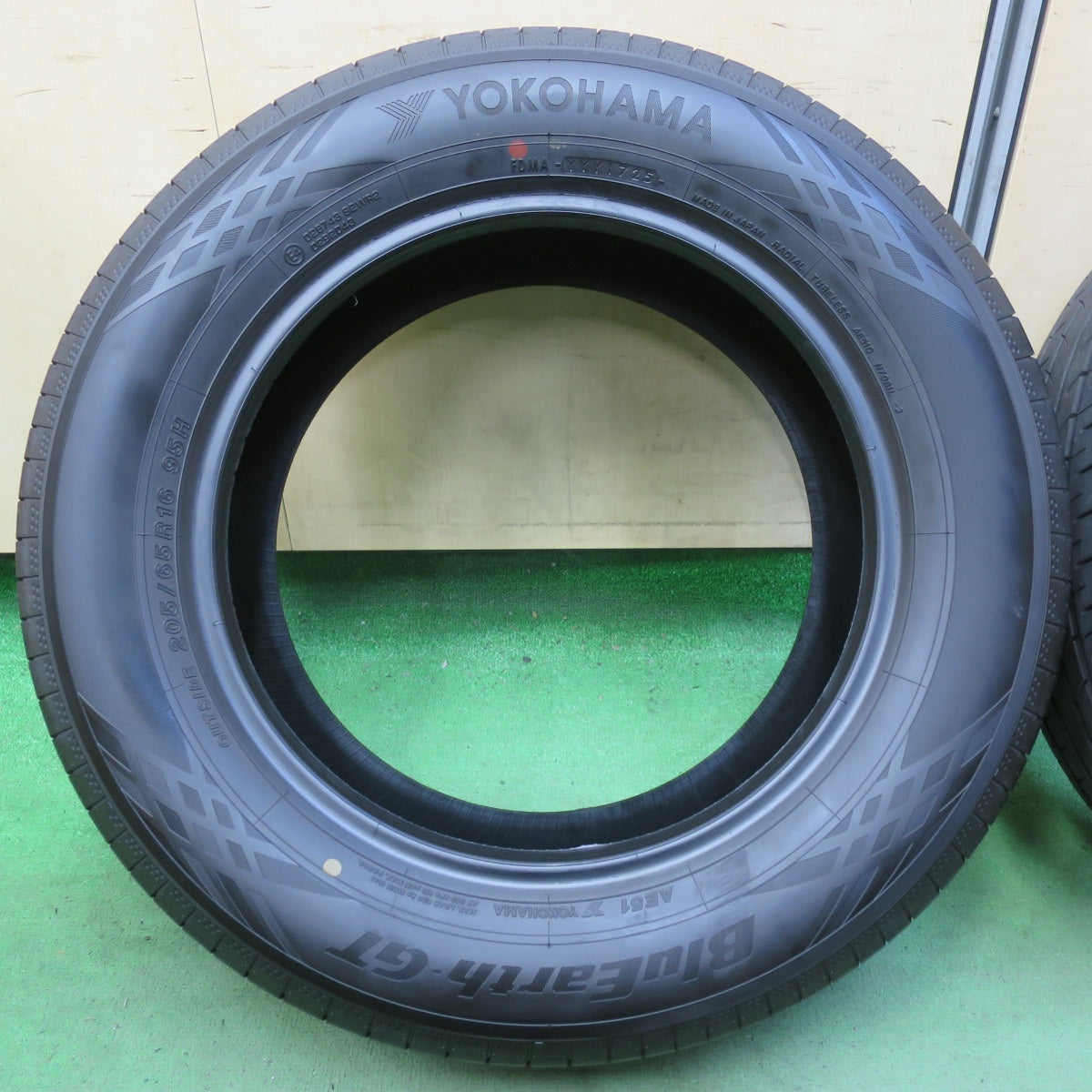 ほぼ新車外し!25年★205/65R16 ヨコハマ BluEarth-GT AE51 ブルーアース タイヤ 16インチ アルファード カムリ ヤリス クロス 等★5090908イノタ