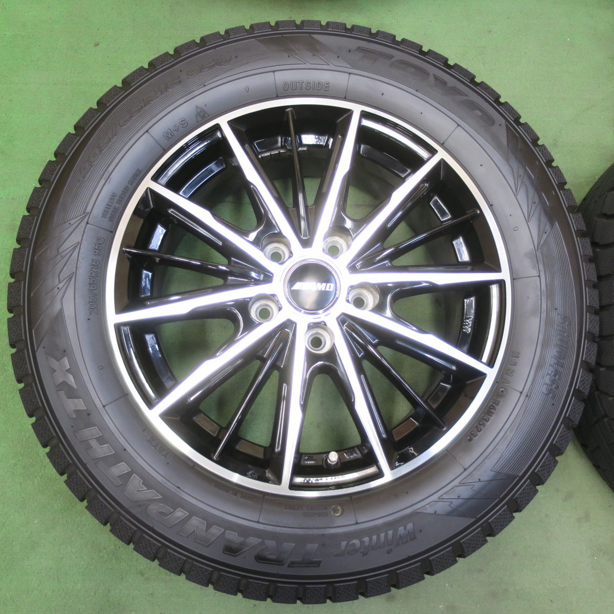 バリ溝!23年!キレイ!ほぼ10分★スタッドレス 205/65R16 トーヨー ウインター トランパス TX AMD G-Line SP 16インチ PCD114.3/5H★5092307イス