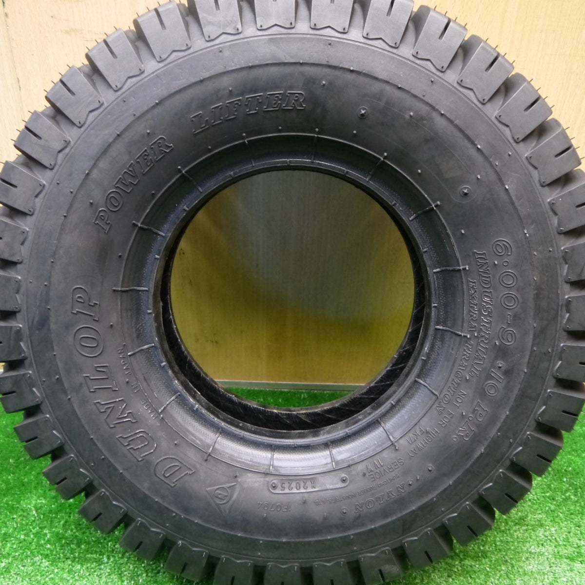 未使用!25年!付属品付き!2本★フォークリフト タイヤ 6.00-9 10PR ダンロップ POWER LIFTER パワー リフター★5102409Hノタ