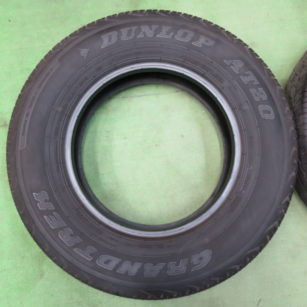 4本価格!24年★195/80R15 ダンロップ AT20 グラントレック タイヤ 15インチ ジムニー シエラ ハイエース 等★5060301イノタ