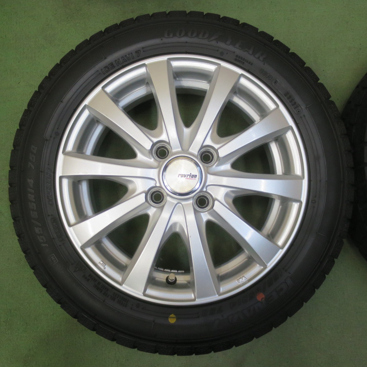 バリ溝!8.5分◎スタッドレス 155/65R14 グッドイヤー アイスナビ7 ravrion RS01 ラブリオン 14インチ PCD100/4H◎6101606イス