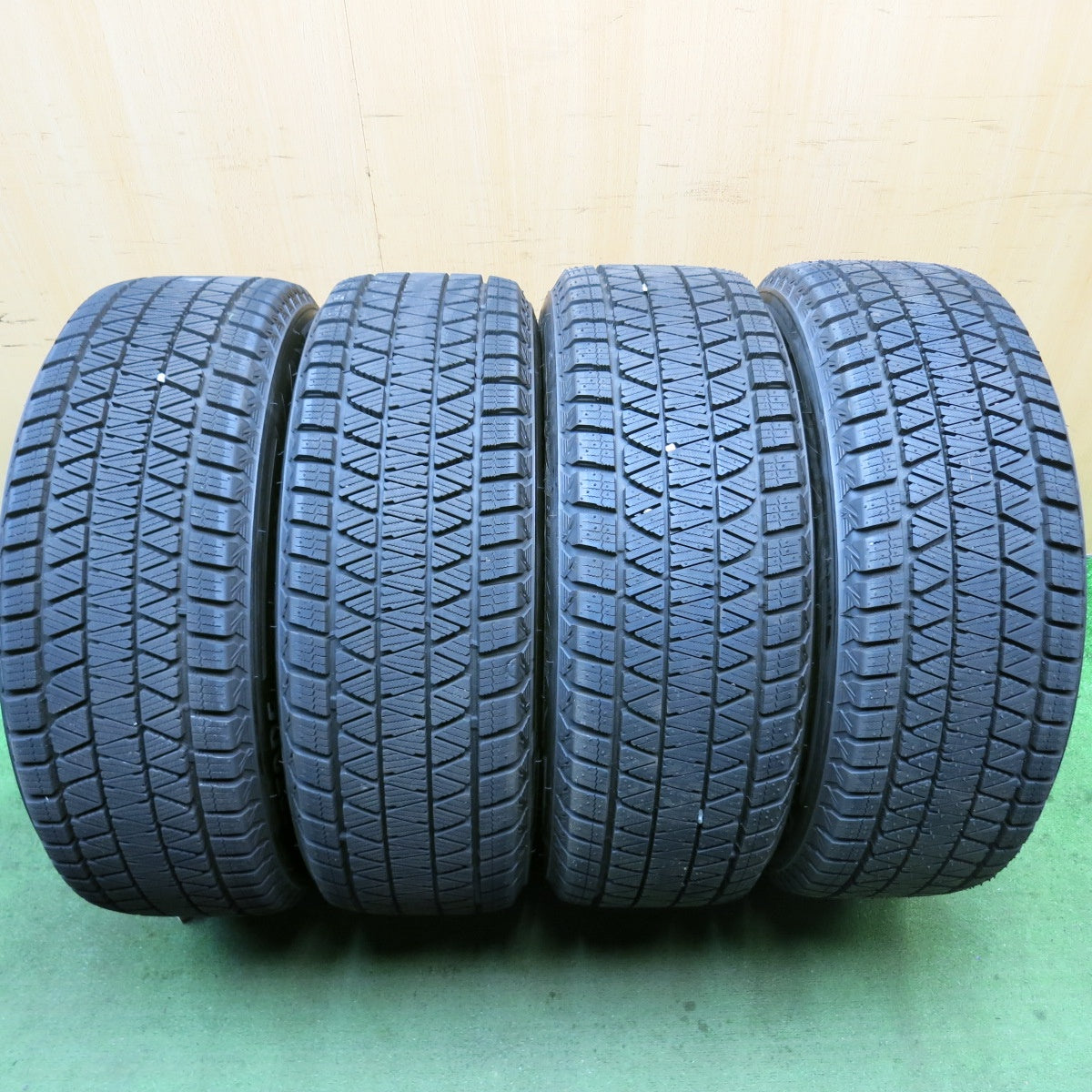 バリ溝!24年!キレイ!ほぼ10分★アウディ 等 AGA 225/60R17 スタッドレス ブリヂストン ブリザック DM-V3 17インチ PCD112/5H★5092007HAス