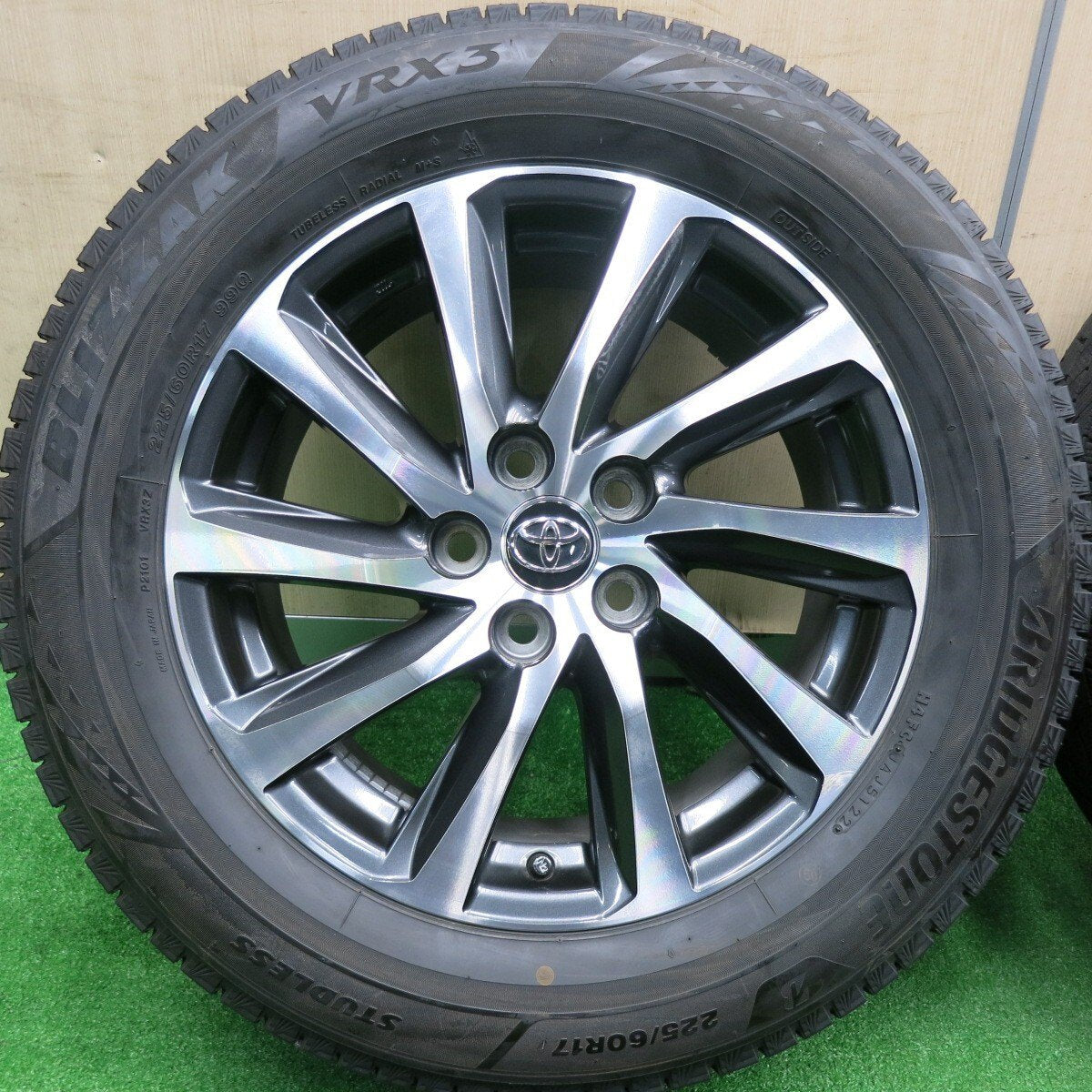 バリ溝!22年!キレイ!9.5分★トヨタ 30系 アルファード ヴェルファイア 純正 225/60R17 スタッドレス ブリヂストン ブリザック VRX3 17インチ PCD114.3/5H★4112605TNス