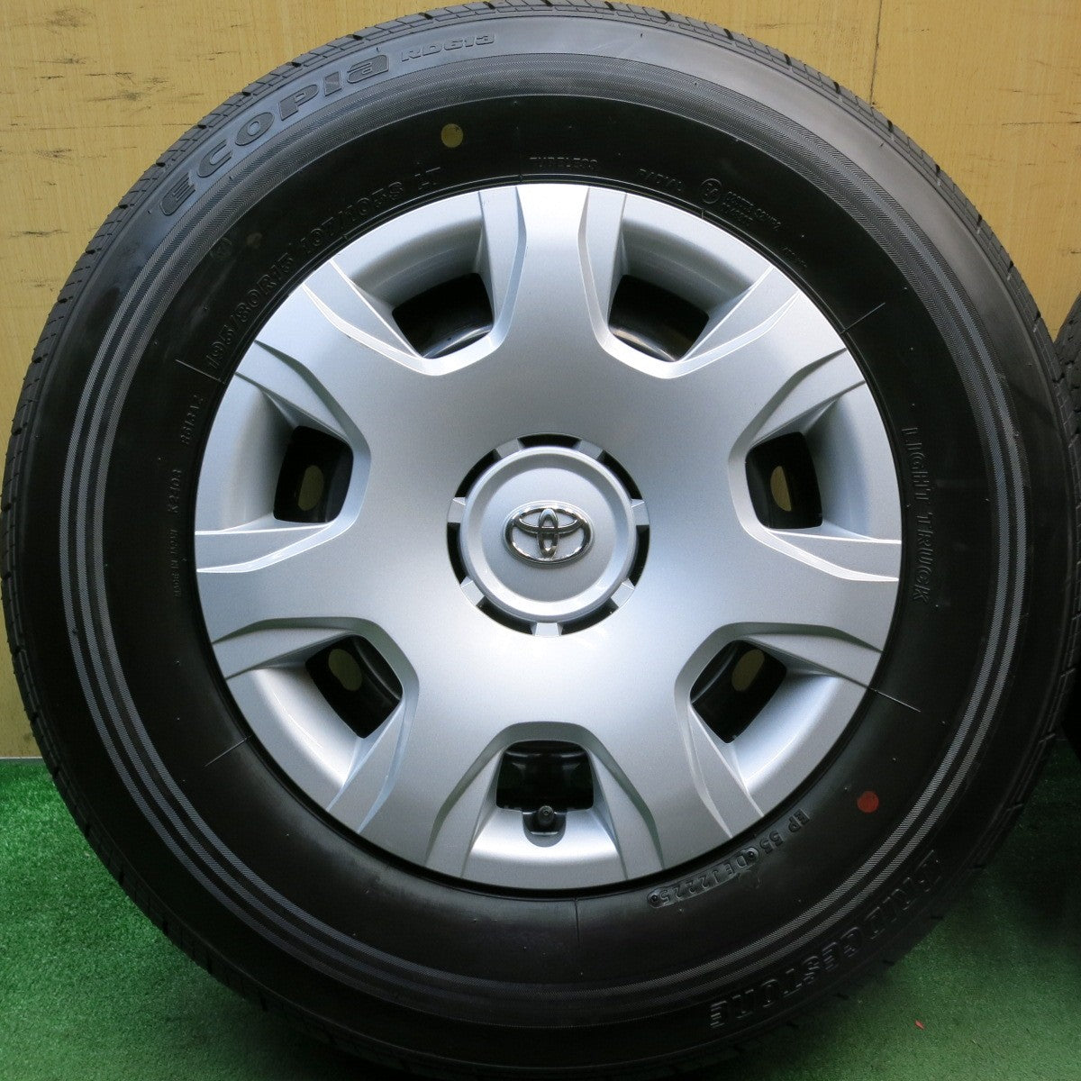 新車外し!25年★トヨタ 200系 ハイエース 純正 スチール 195/80R15 107/105S ブリヂストン エコピア RD613 15インチ PCD139.7/6H★5090602HAノ