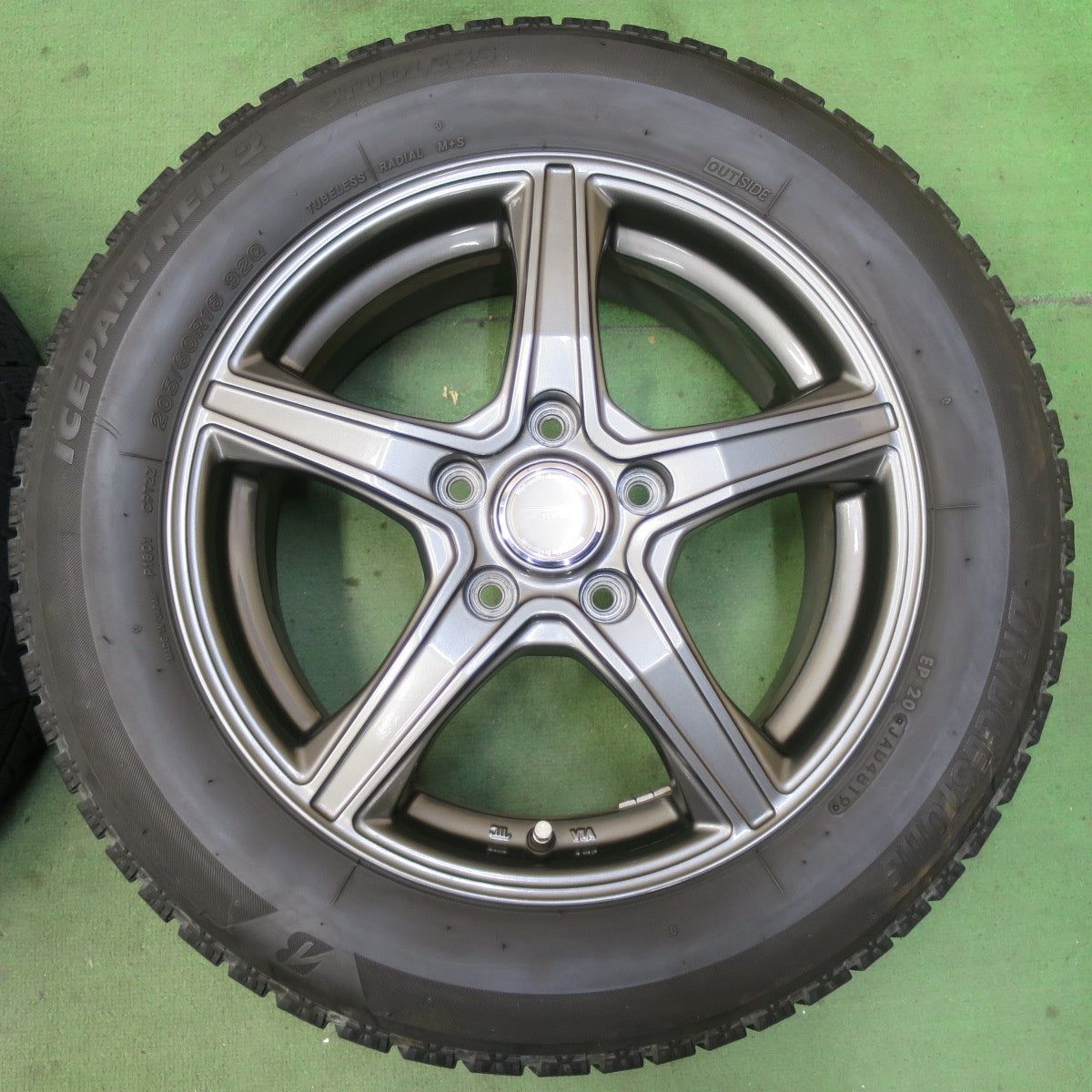 キレイ★スタッドレス 205/60R16 ブリヂストン アイスパートナー2 TOPRUN トップラン 16インチ PCD114.3/5H★5092905イス