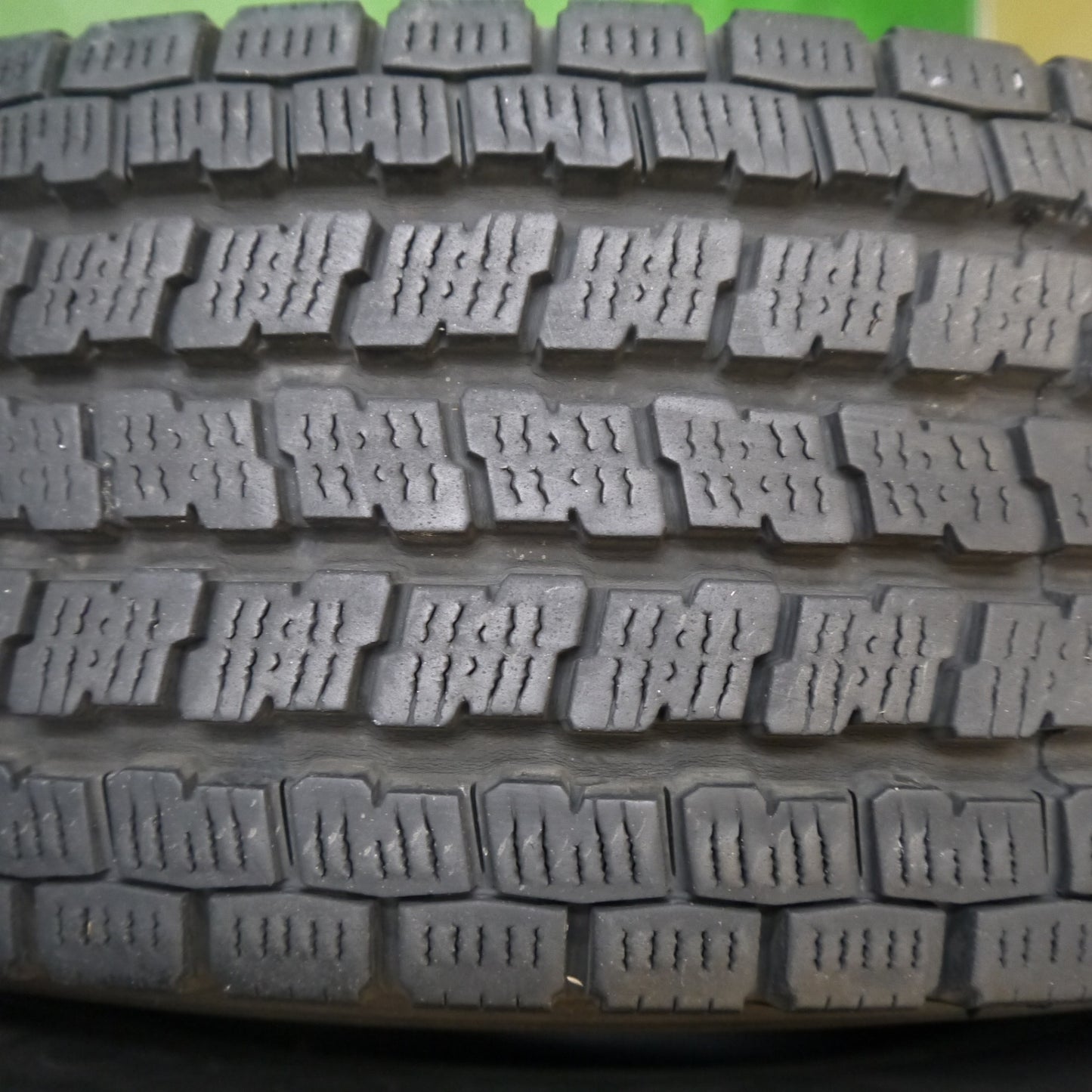 バリ溝!21年!9.5分★スタッドレス 195/80R15 107/105L ヨコハマ アイスガード iG91 タイヤ 15インチ ハイエース キャラバン 等★5121905Hスタ