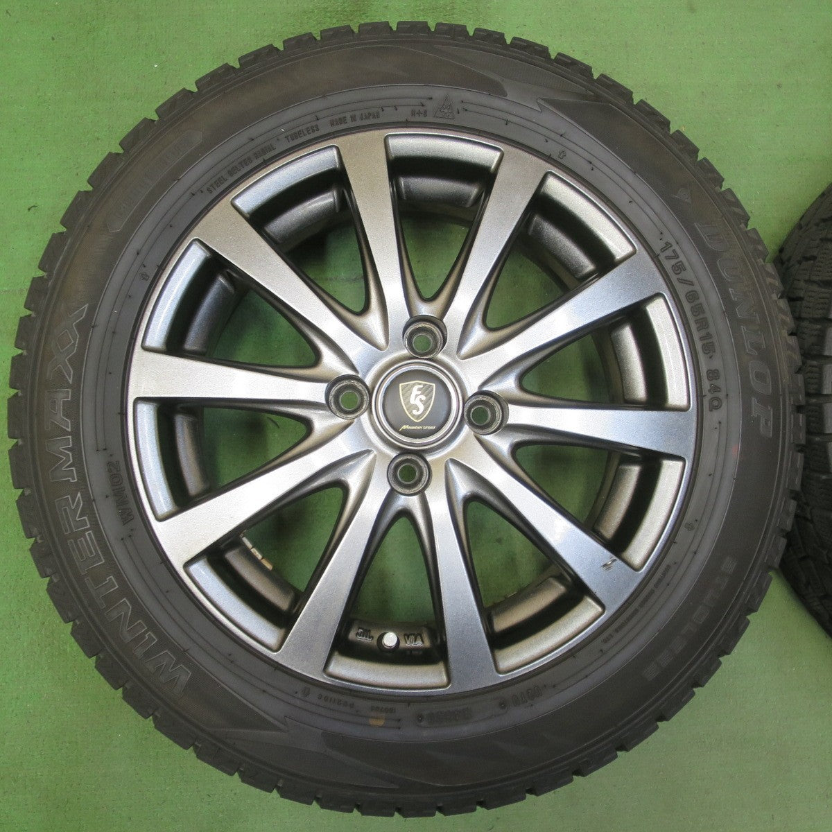 バリ溝!キレイ!9分★スタッドレス 175/65R15 ダンロップ ウインターマックス WM02 MANARAY SPORT マナレイ スポーツ 15インチ PCD100/4H★5080804イス