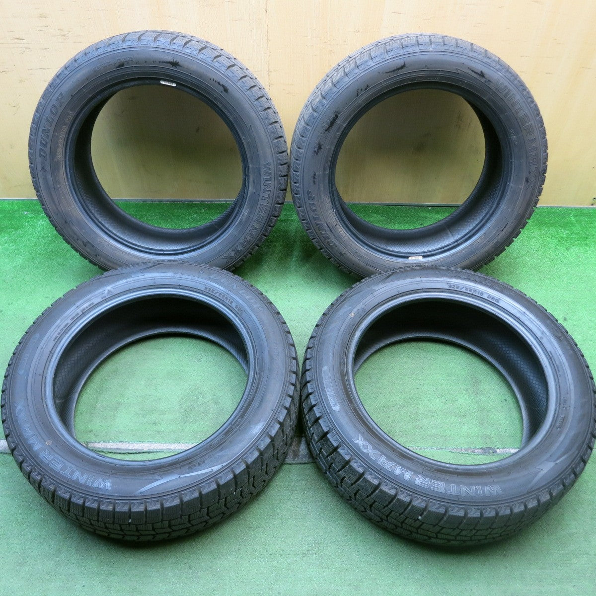 バリ溝!9.5分★スタッドレス 225/55R18 ダンロップ ウインターマックス WM02 エクストレイル デリカD:5 XV フォレスター 等★5080101HAスタ