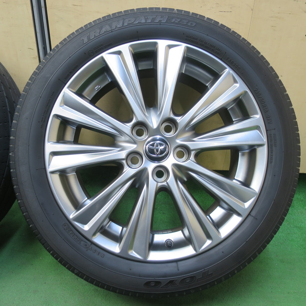 キレイ!22年★トヨタ 30系 アルファード ヴェルファイア 純正 235/50R18 トーヨー トランパス R30 18インチ PCD114.3/5H★5081601イノ