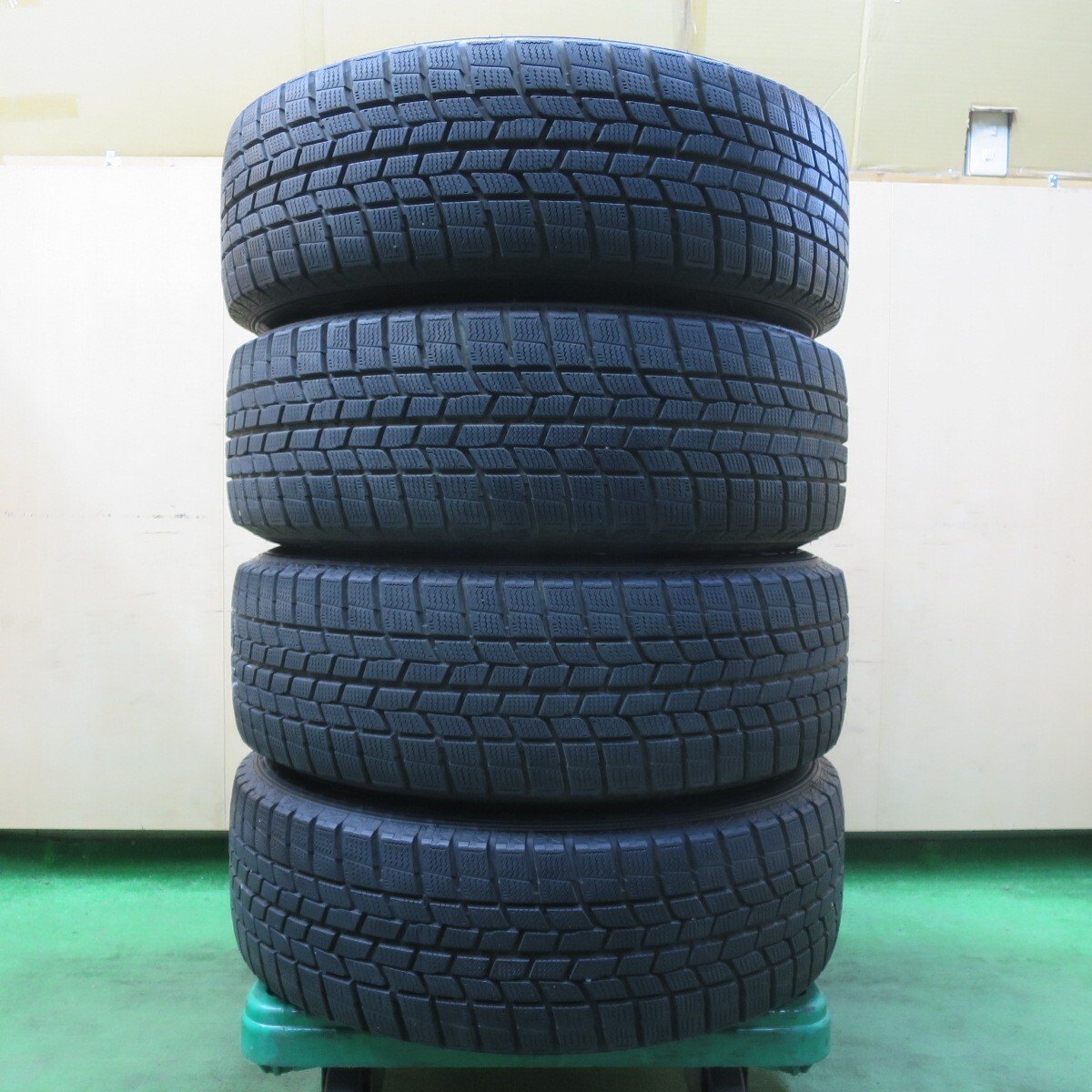 バリ溝!キレイ!9.5分以上★スタッドレス 215/60R17 グッドイヤー アイスナビ6 ravrion LUMIERE ラブリオン 17インチ PCD114.3/5H★5032007イス