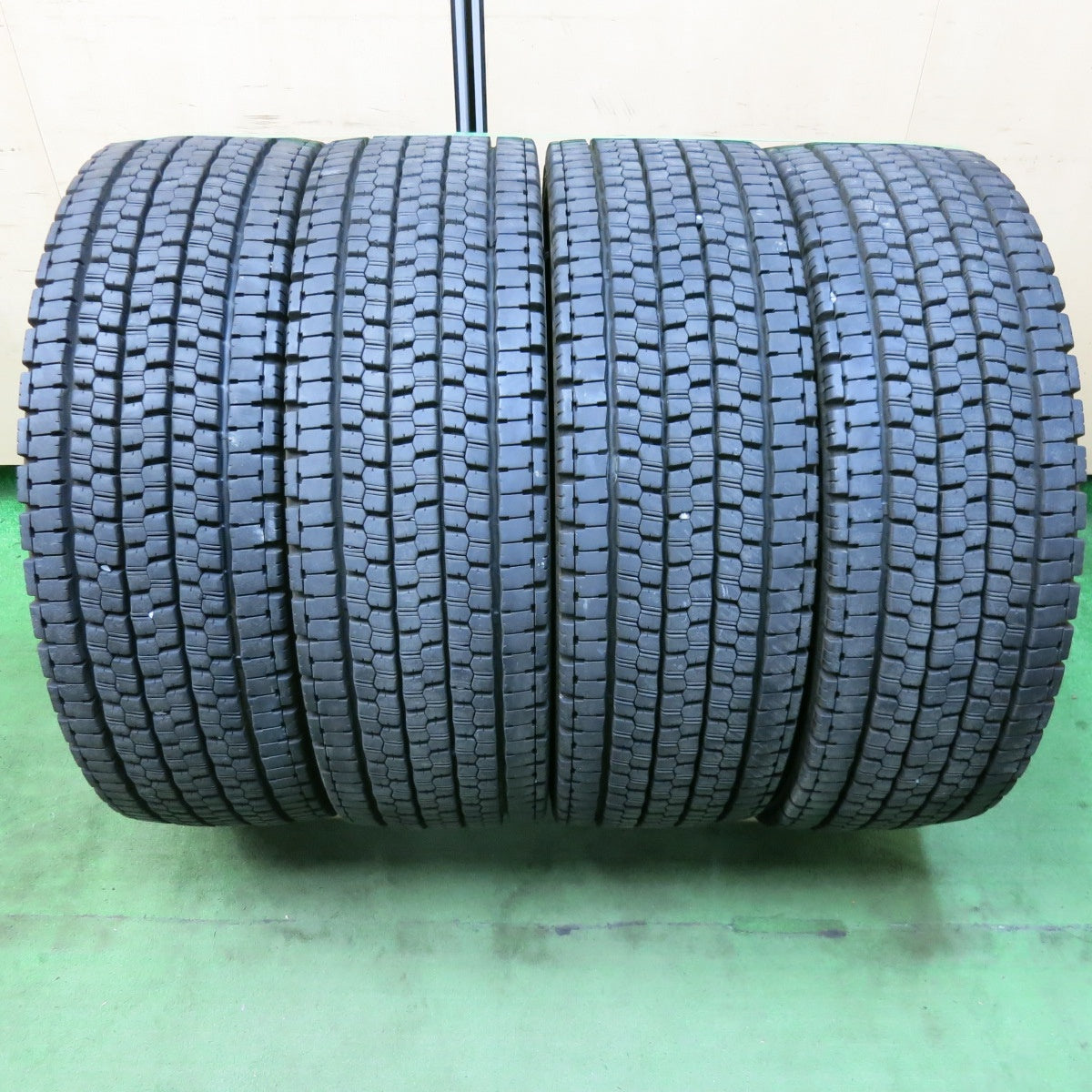 バリ溝!23年!9.5分★トラック タイヤ 245/70R19.5 136/134J スタッドレス ブリヂストン W999 19.5インチ★5053008SYスタ