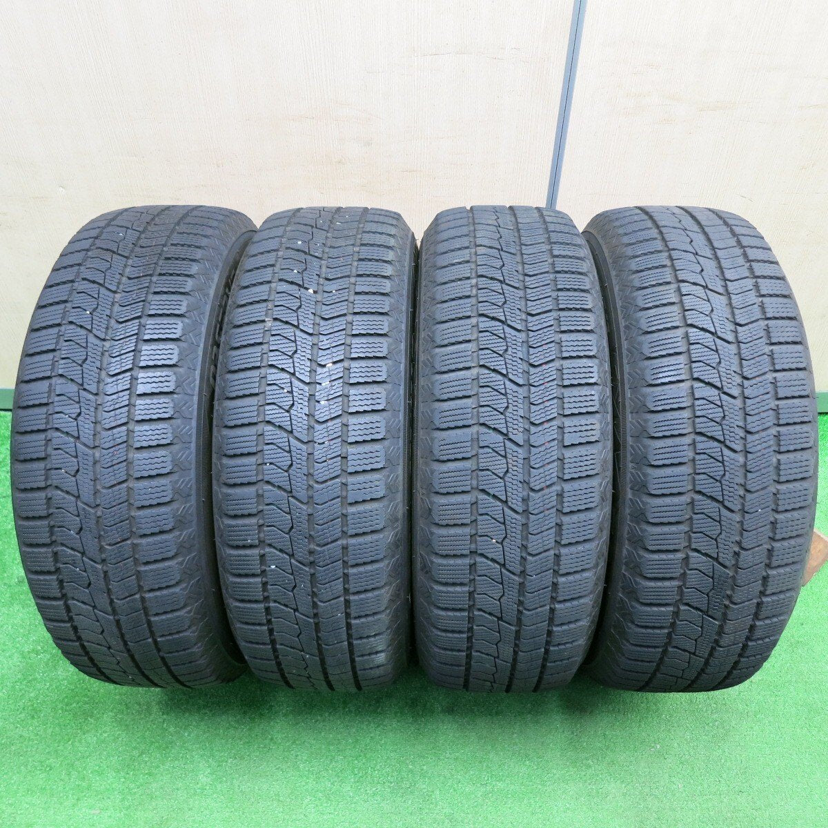 バリ溝!21年!9分★スタッドレス 205/65R16 トーヨー オブザーブ GIZ2 Ravrion ラブリオン 16インチ PCD114.3/5H★4120802TNス