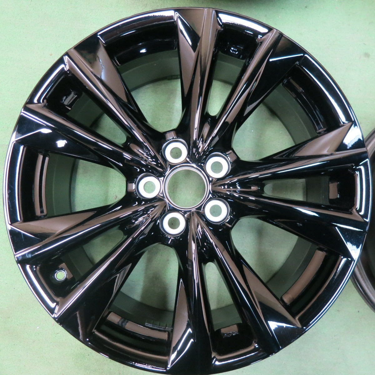 新車外し!付属品付き★レクサス ES Fスポーツ 純正 ホイール 19インチ 19×8J PCD114.3/5H★5052803SYホ