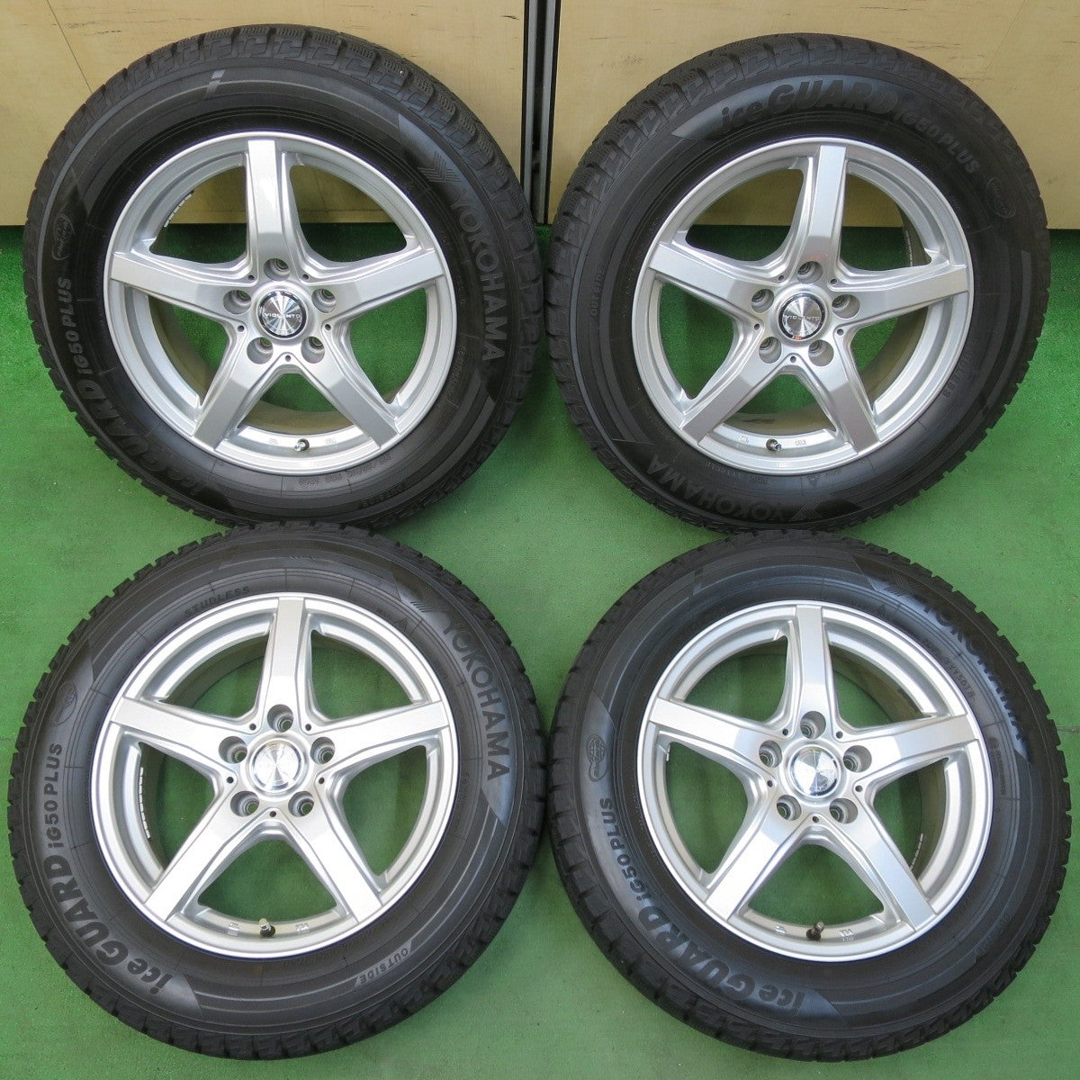 バリ溝!キレイ!9.5分★スタッドレス 215/60R16 ヨコハマ アイスガード iG50 プラス VIOLENTO ヴィオレント 16インチ PCD114.3/5H★5011701イス