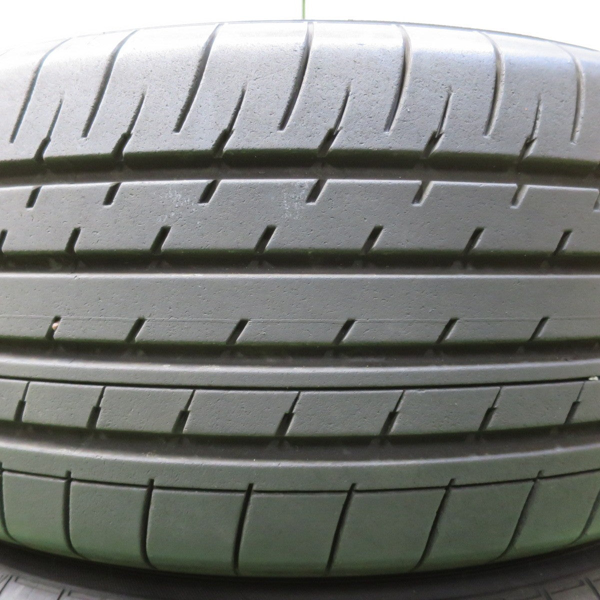 バリ溝!22年!9.5分!2本★235/55R18 ヨコハマ BluEarth-XT AE61 タイヤ 18インチ ハリアー NX GLB XC40 等★5042812イノタ