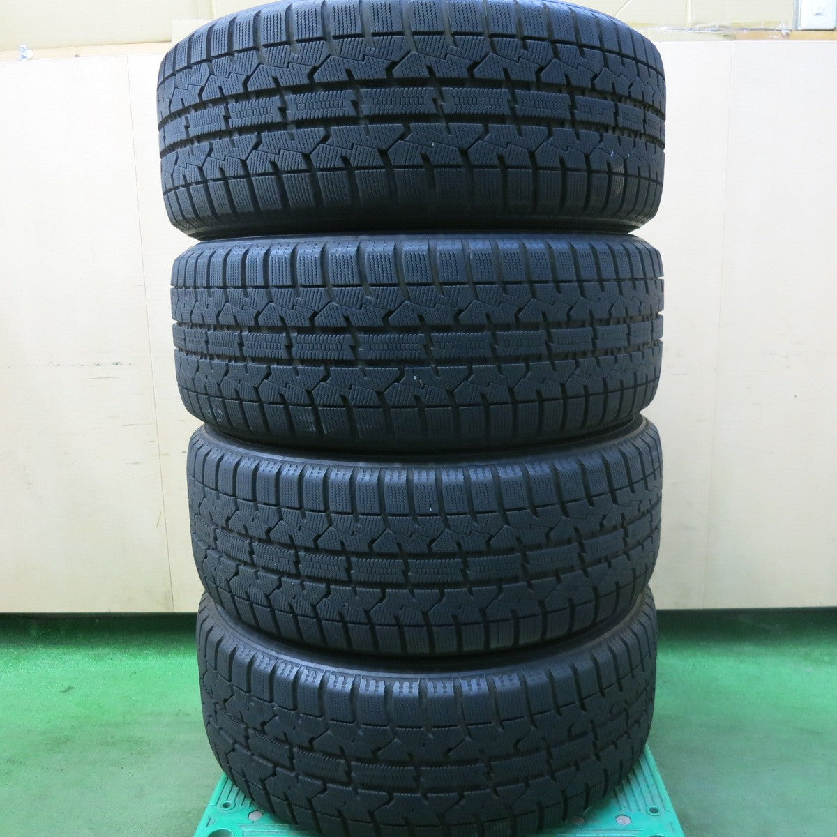バリ溝!22年!キレイ!9.5分★ベンツ 等 IRVINE F01 225/50R17 スタッドレス トーヨー オブザーブ ガリット GIZ IRVINE F01 アーヴィン 17インチ PCD112/5H★5092602SKス