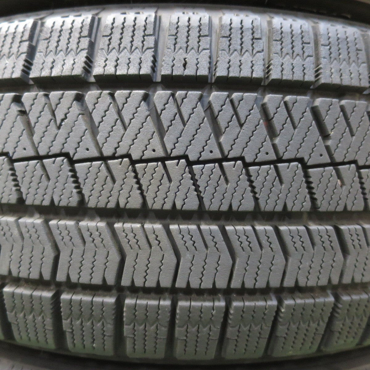 バリ溝!22年!9.5分★スタッドレス 225/60R17 ブリヂストン ブリザック VRX2 タイヤ 17インチ アルファード ヴェルファイア 等★6010705イスタ