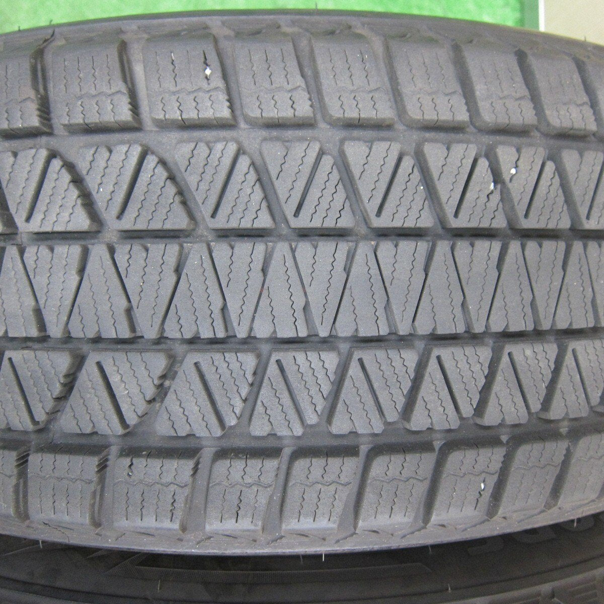 バリ溝!23年!キレイ!9分★ボルボ 等 EUROTECH 235/60R18 スタッドレス ブリヂストン ブリザック DM-V3 ユーロテック PCD108/5H★4121407TNス