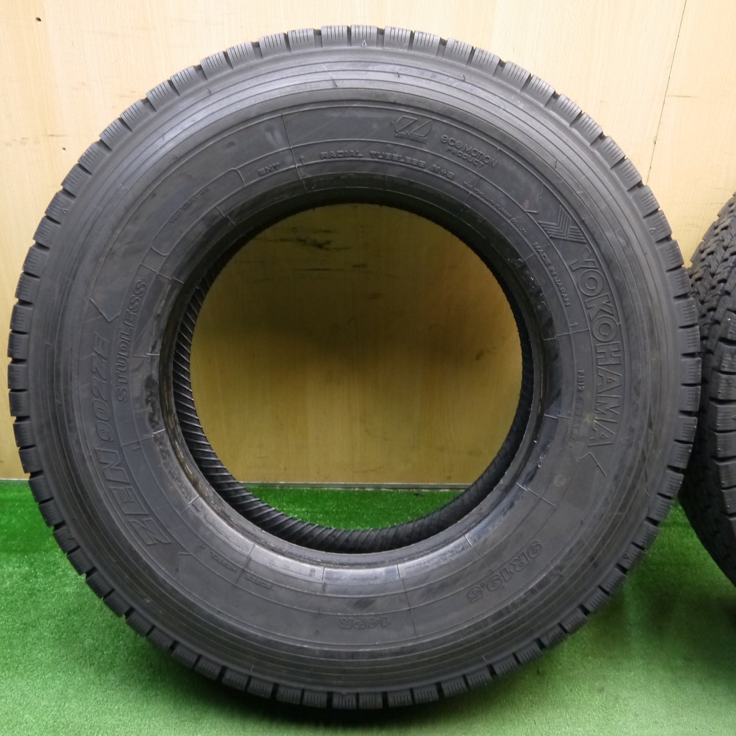 バリ溝!9分!2本★トラック バス タイヤ 9R19.5 14PR スタッドレス ヨコハマ ZEN 902ZE 19.5インチ★5062308KKスタ